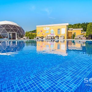 Soleo Family Resort - Domki 3 Min Od Morza - 3 Baseny, 4 Jacuzzi, Sauna, Animacje, Malpi Gaj, 3 Sale Zabaw, 4 Place Zabaw, 2 Restauracje